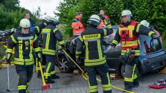 Realistische Einsatzübung am Bahnhof Klecken: Verkehrsunfall mit mehreren Verletzten