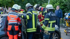Realistische Einsatzübung am Bahnhof Klecken: Verkehrsunfall mit mehreren Verletzten