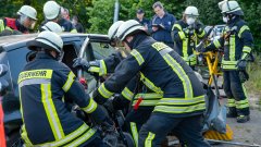 Realistische Einsatzübung am Bahnhof Klecken: Verkehrsunfall mit mehreren Verletzten
