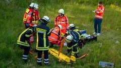 Realistische Einsatzübung am Bahnhof Klecken: Verkehrsunfall mit mehreren Verletzten