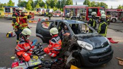 Realistische Einsatzübung am Bahnhof Klecken: Verkehrsunfall mit mehreren Verletzten