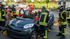 Realistische Einsatzübung am Bahnhof Klecken: Verkehrsunfall mit mehreren Verletzten