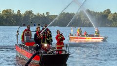 Gemeinsamer Übungsdienst auf dem Wasser