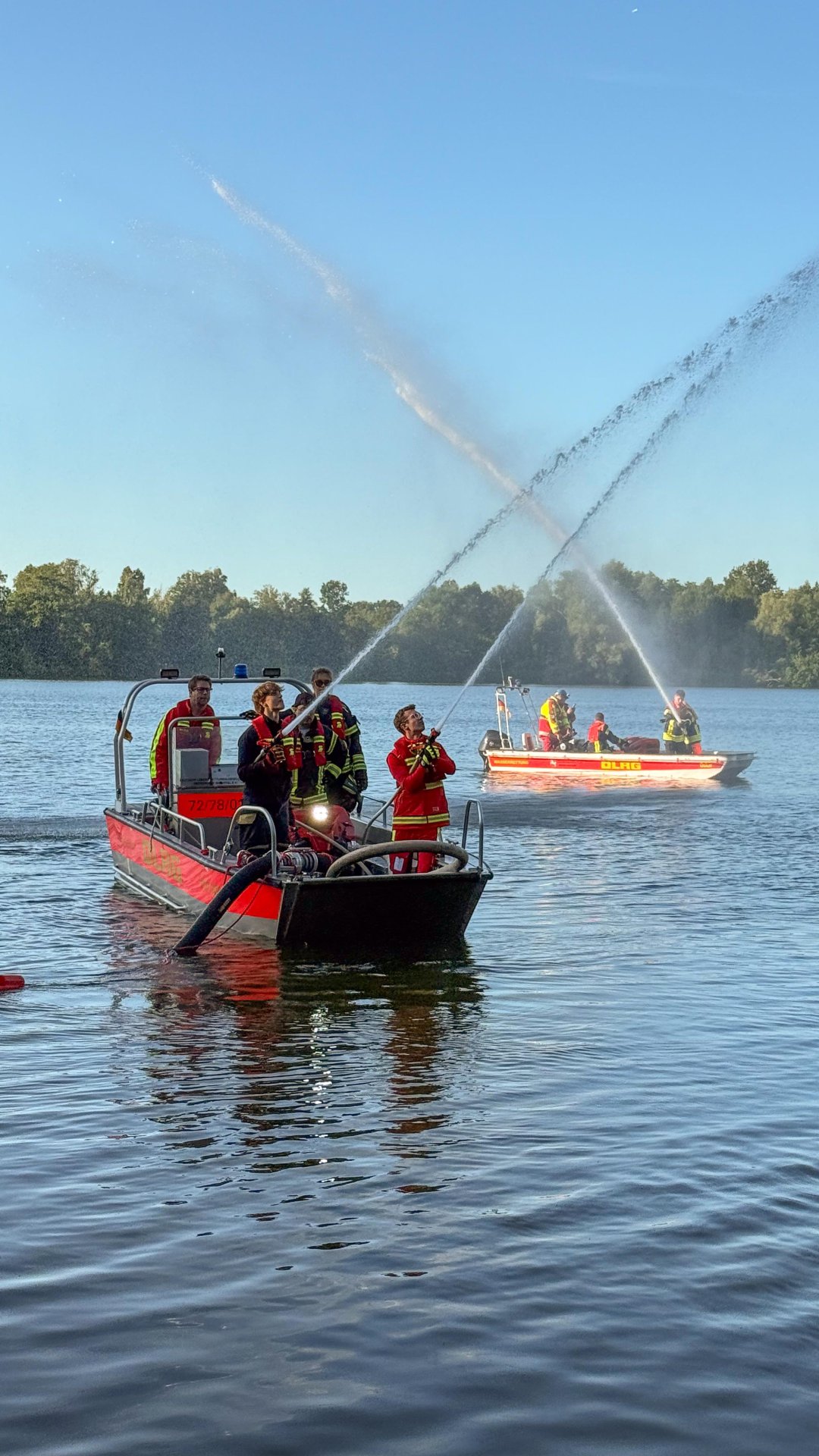 Gemeinsamer Übungsdienst auf dem Wasser
