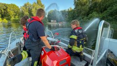 Gemeinsamer Übungsdienst auf dem Wasser