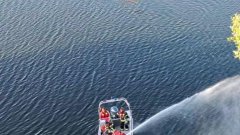 Gemeinsamer Übungsdienst auf dem Wasser