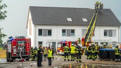 Blitzeinschlag löst Großeinsatz in Eckel aus